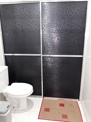 Bathroom - Entire house - 19km from Guarulhos Airport (GRU) (Jardim Presidente Dutra)