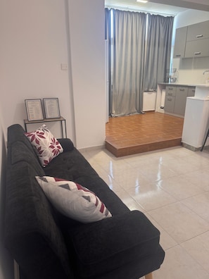 Living area - Elena's Guest House Apartment (Pafos)