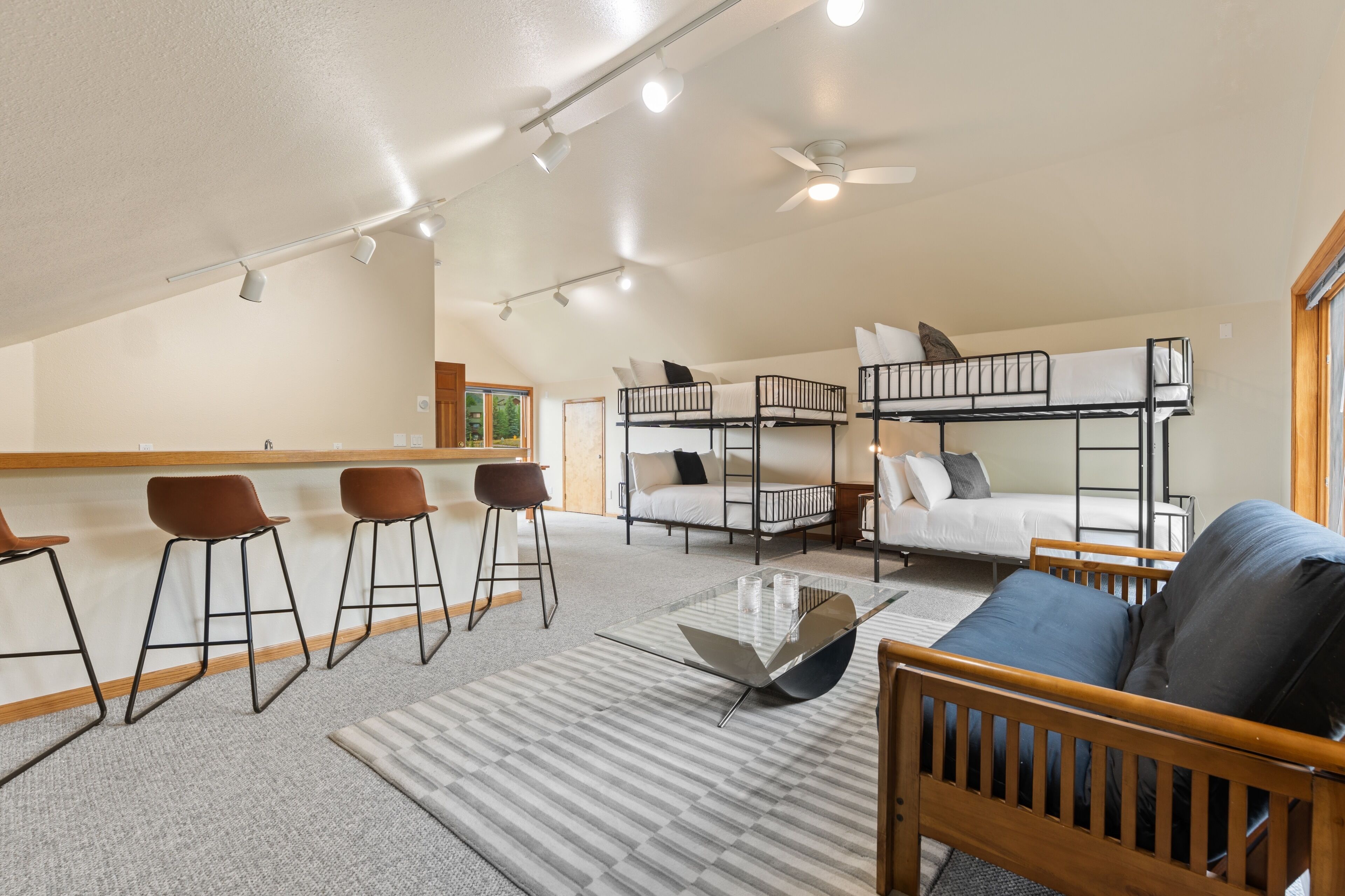 6 Schlafzimmer, Bügeleisen/Bügelbrett, kostenloses WLAN, Bettwäsche