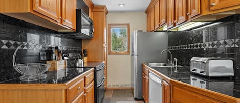 Coffee/tea maker, fridge, microwave, oven