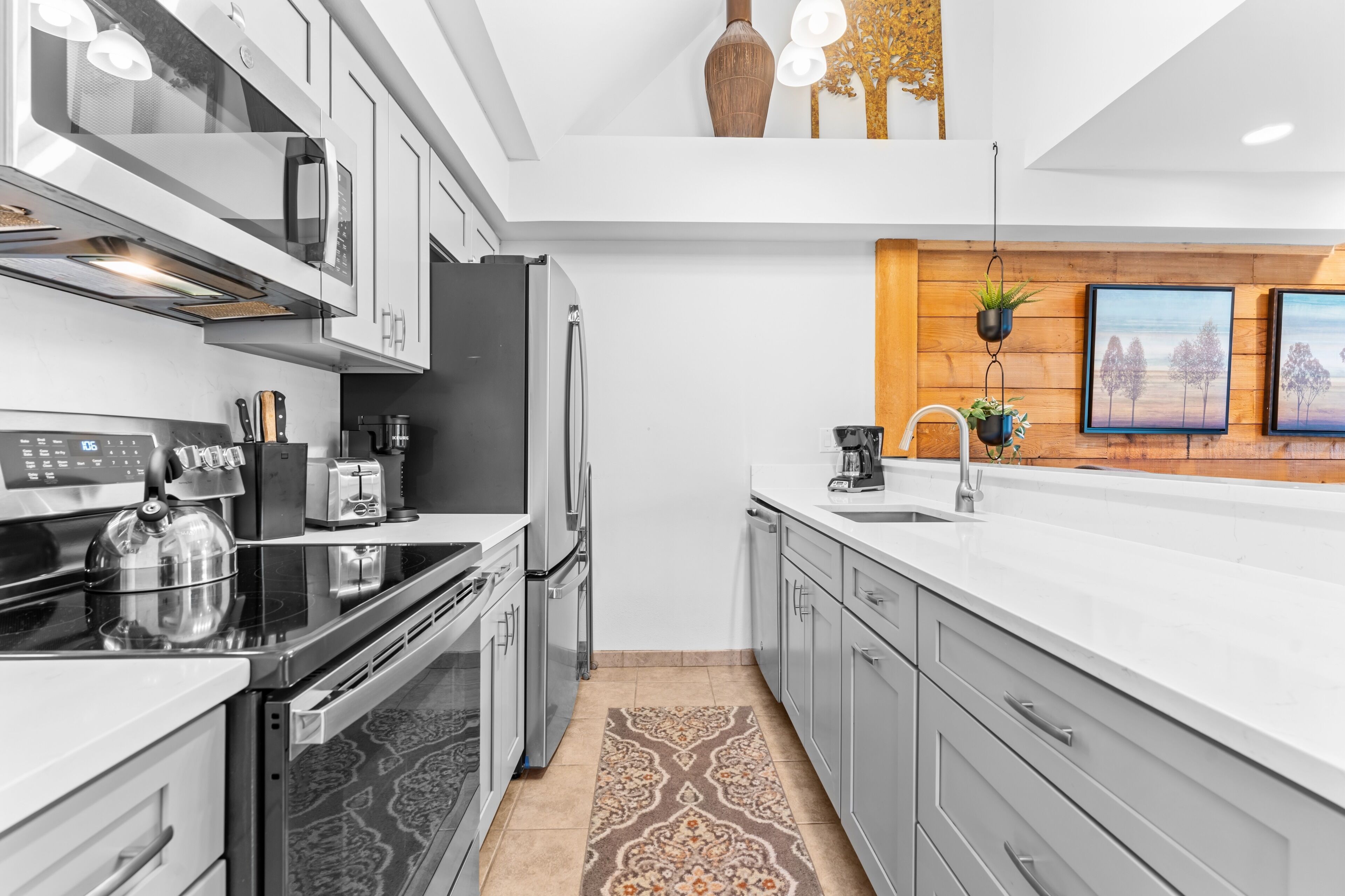 Coffee/tea maker, fridge, microwave, oven