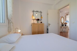 2 chambres, fer et planche à repasser, draps fournis