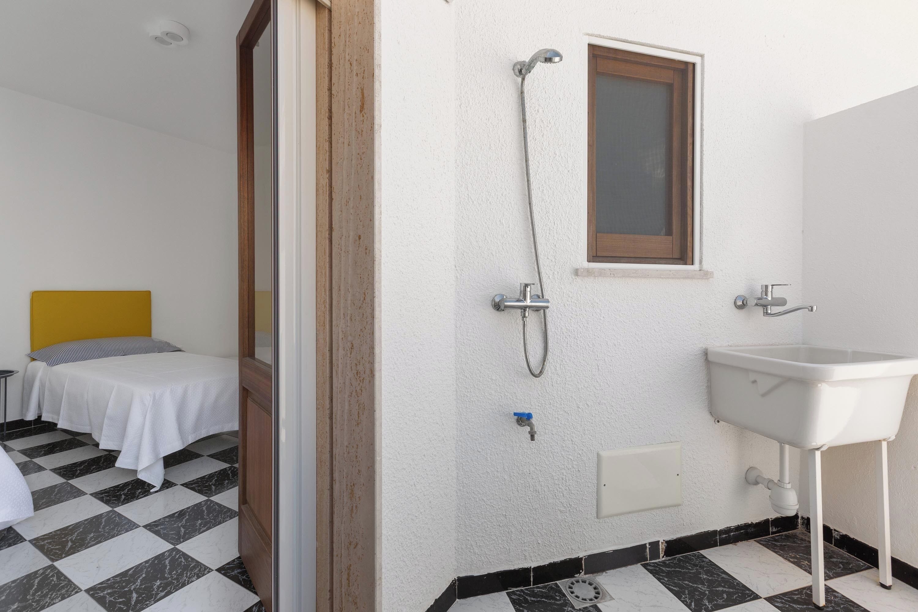 Acceso a internet y ropa de cama 