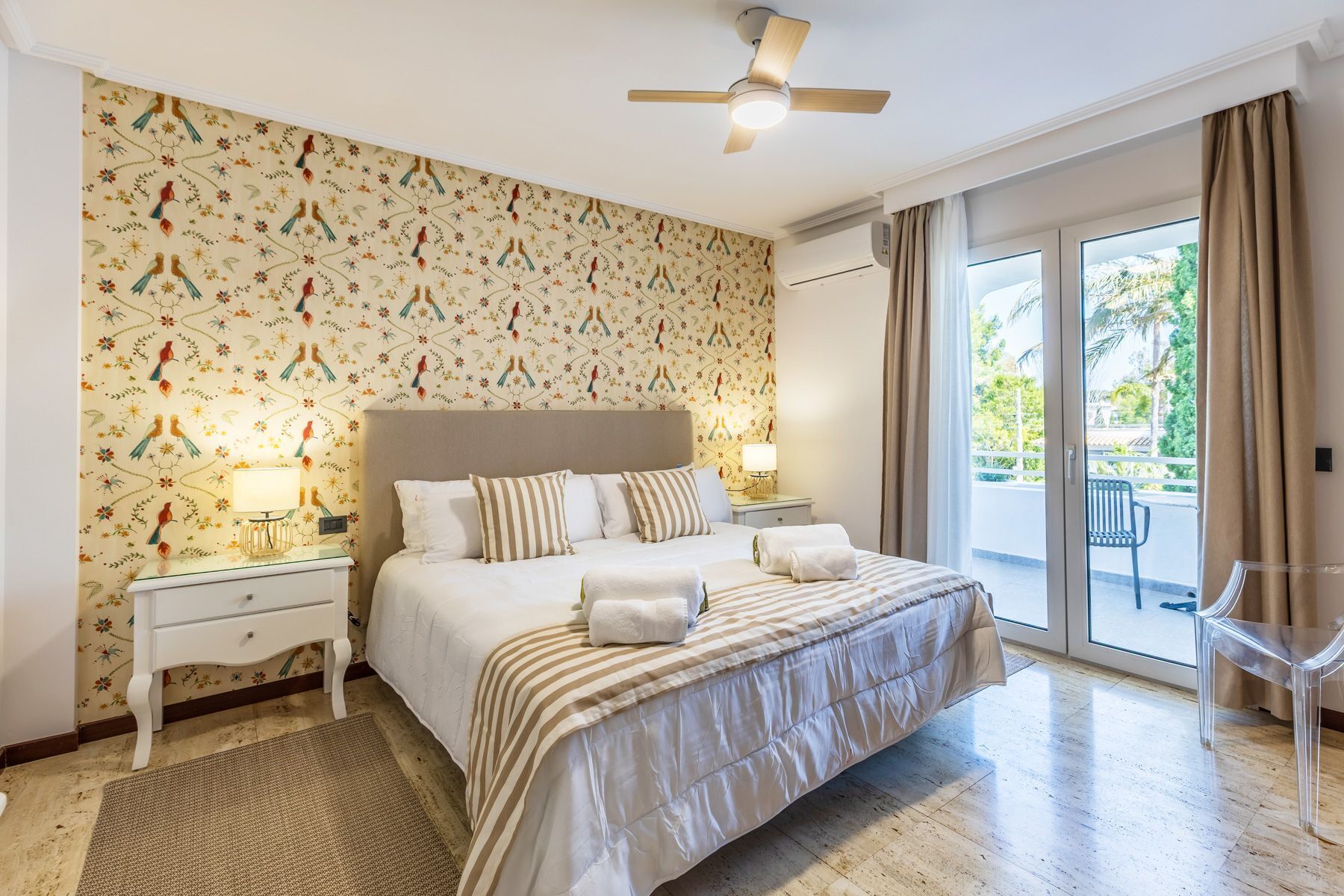 Iron/ironing board, bed sheets