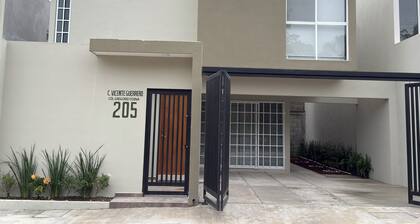 Casa Abril Huasteca | Air Conditioning, Garage, and 20 minutes from Micos