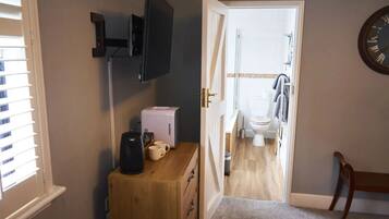 Premier Double Room, Ensuite, Garden View (Coachman) | Desk, free WiFi