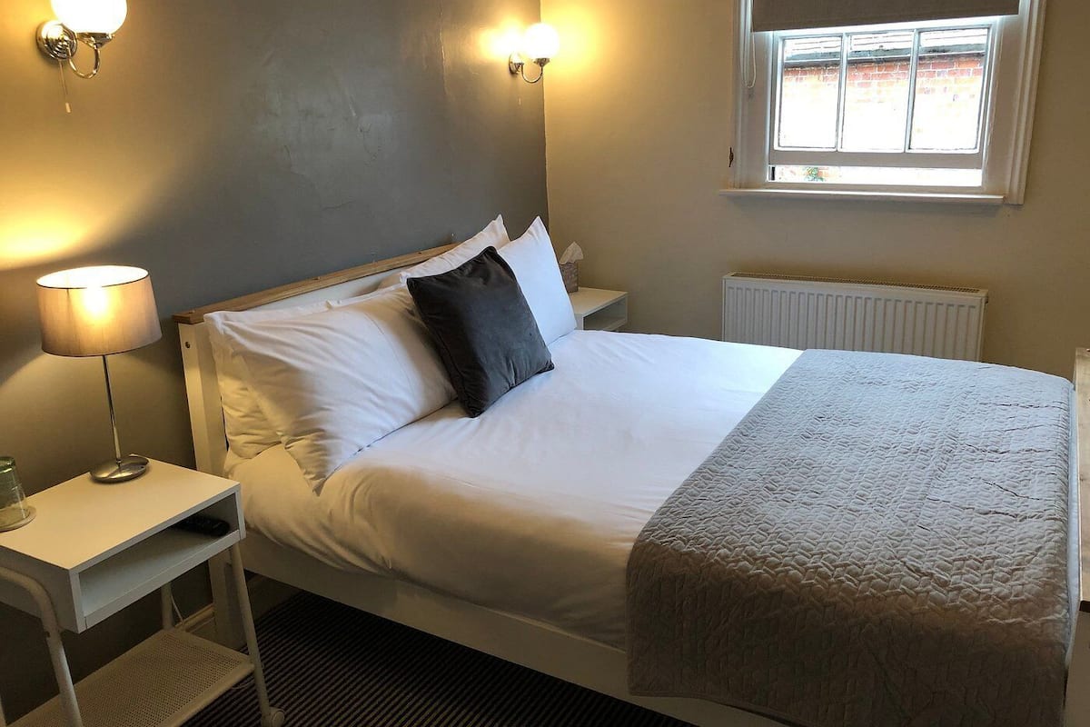 Premium-Doppelzimmer, mit Bad (CarriageRoom) | Schreibtisch, kostenloses WLAN