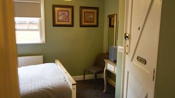 Premium Double Room, Ensuite (CarriageRoom) | Desk, free WiFi