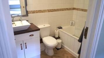 Premium Double Room, Ensuite (CarriageRoom) | Bathroom | Combined shower/bathtub, free toiletries, towels, soap