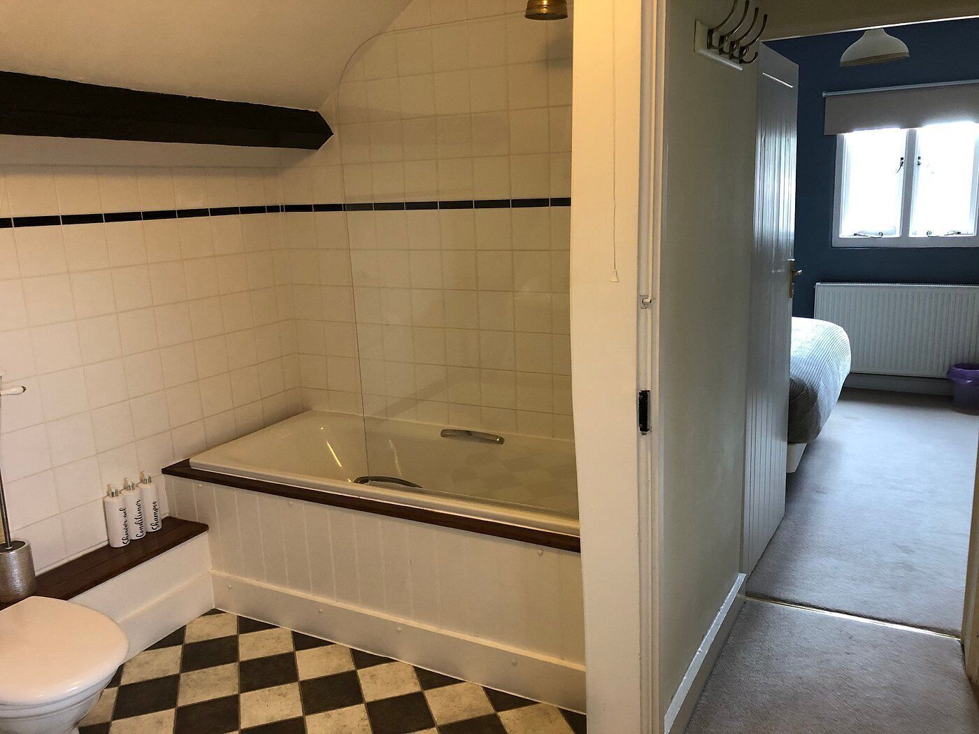 Premium Double Room, Ensuite, Garden View | Bathroom | Combined shower/bathtub, free toiletries, towels, soap