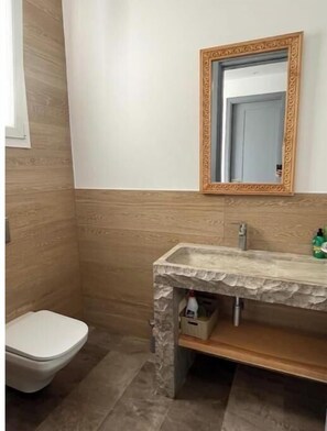 Dusche, Handtücher, Seife, Toilettenpapier