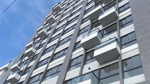 A high-rise building with multiple balconies and large windows. - Rincón del Atardecer Boutique Apartment (Arequipa)