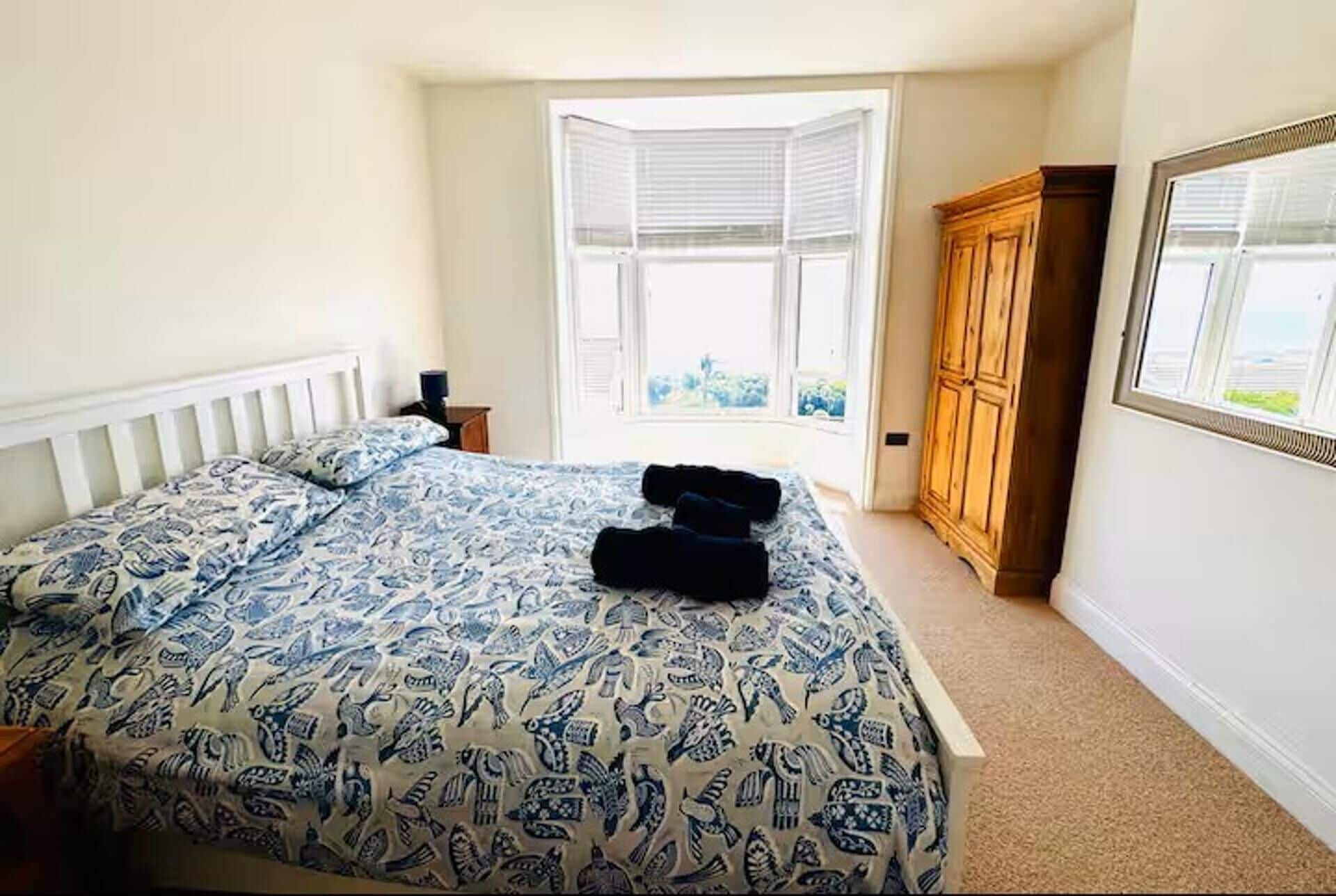 4 bedrooms, bed sheets
