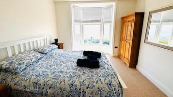 4 bedrooms, bed sheets