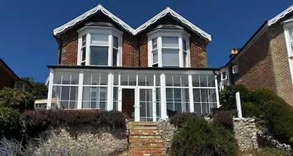 Ventnor 4-bed House, Sleeps 8, Parking & Pets Ok