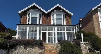 Ventnor 4-bed House, Sleeps 8, Parking & Pets Ok