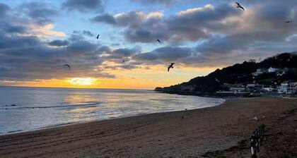 Ventnor 4-bed House, Sleeps 8, Parking & Pets Ok