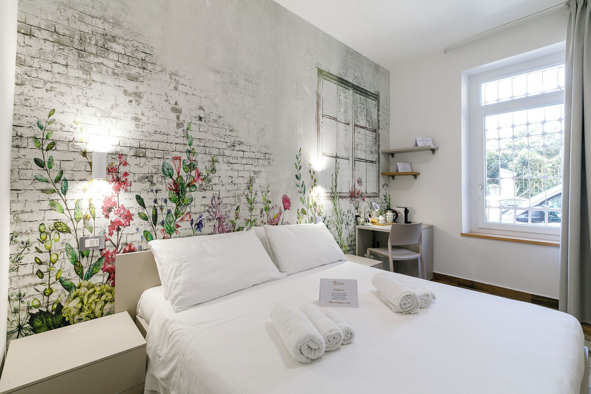 Quarto triplo luxo | Cofres nos quartos, quartos à prova de som