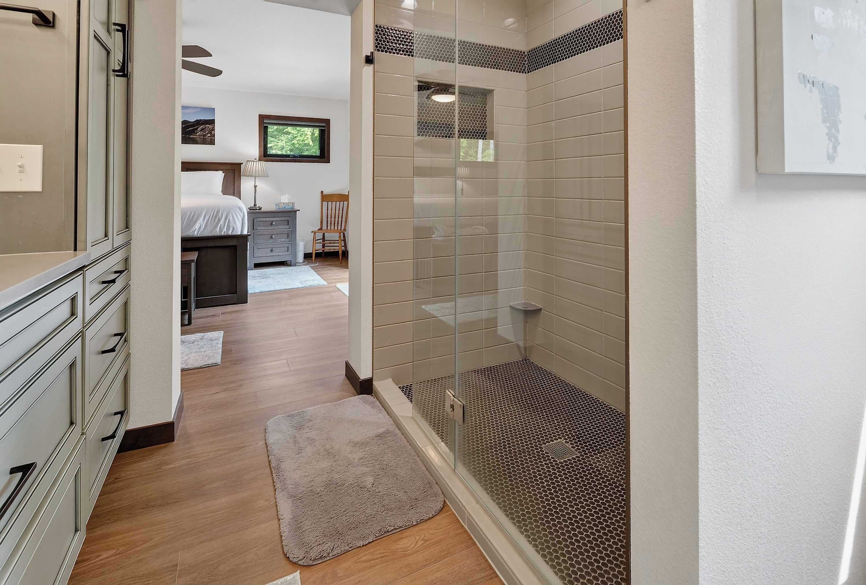 Shower, hair dryer, towels, shampoo