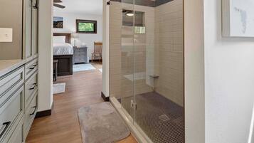 Shower, hair dryer, towels, shampoo