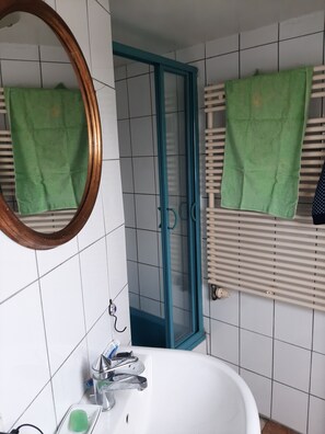 Bathroom - An Idyllic East Frisian Farm (Wittmund)