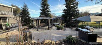 Two Sisters Inn