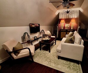 Superior Suite, Mountain View | Living area - Two Sisters Inn (Ahwahnee)