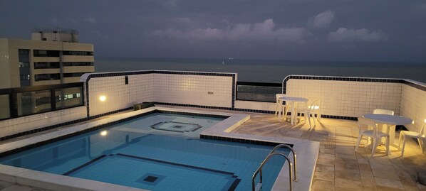 Pool - Studio apartment 150 meters from the beach / Gym / Rooftop pool. (Recife)