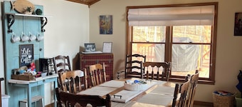 2-bedroom cabin close to Bloomington, Indiana University and Lake Monroe