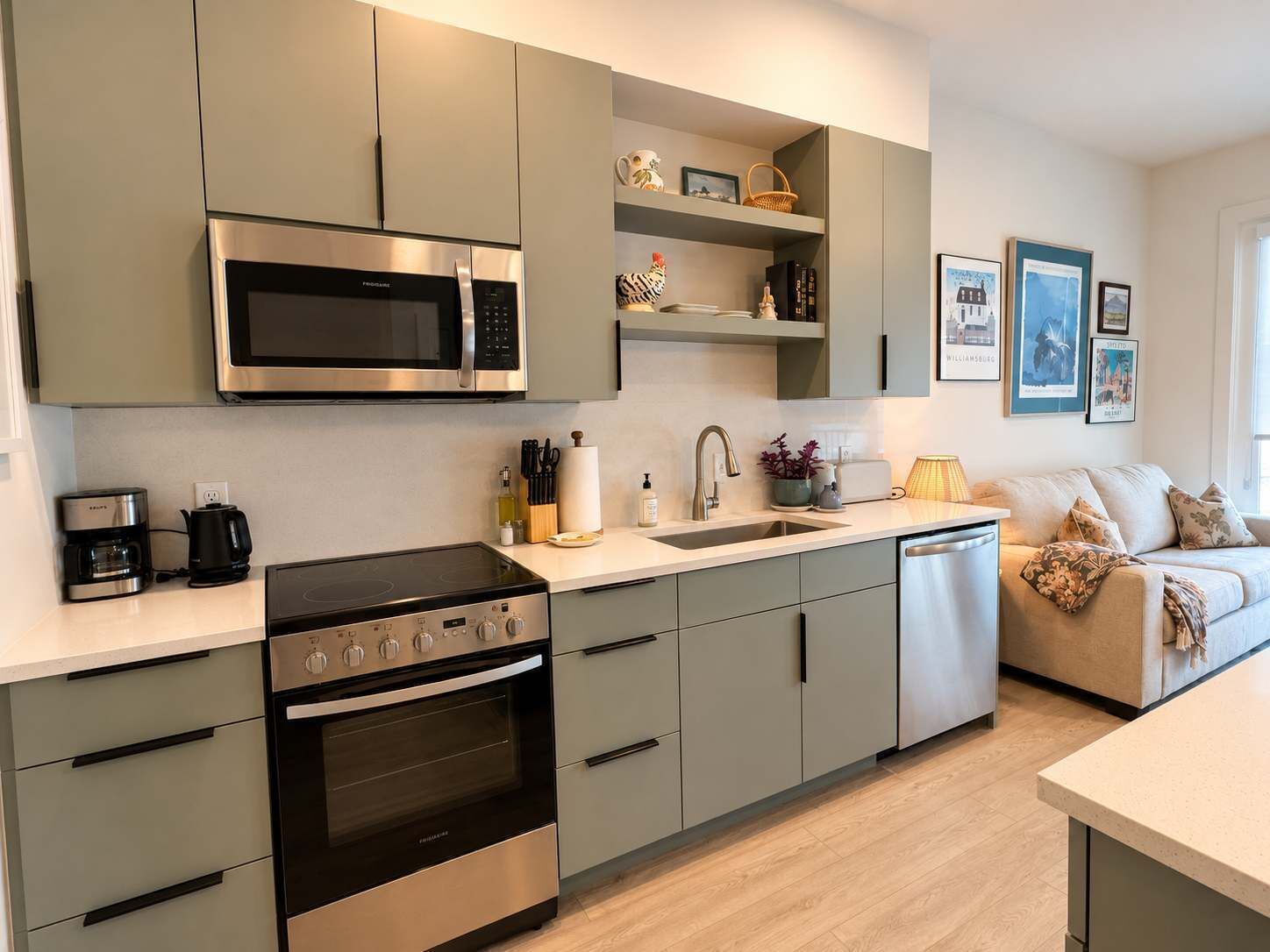 Coffee/tea maker, fridge, microwave, oven
