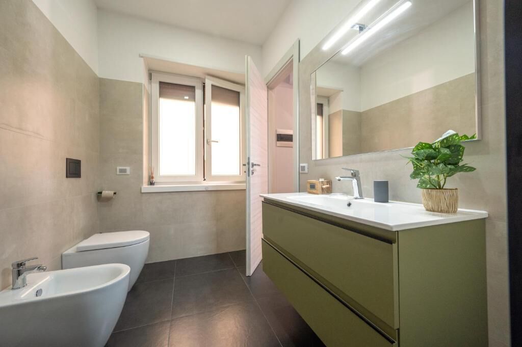 Een douche, gratis toiletartikelen, een haardroger, handdoeken