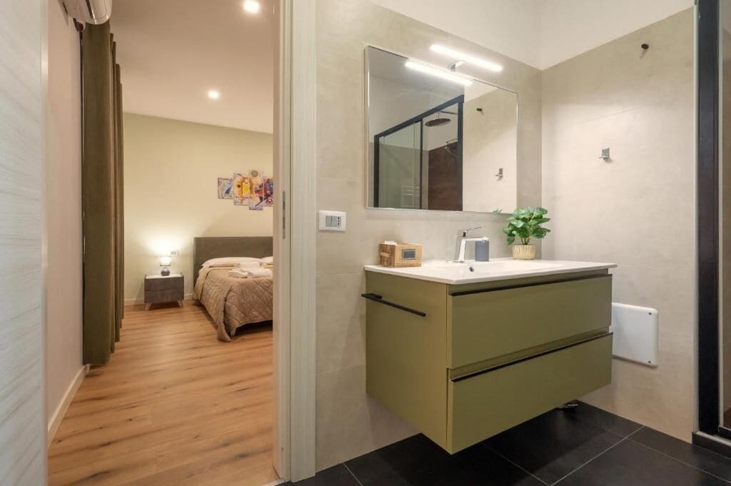 Regadera, amenidades de baño gratuitas, secadora de cabello, toallas 