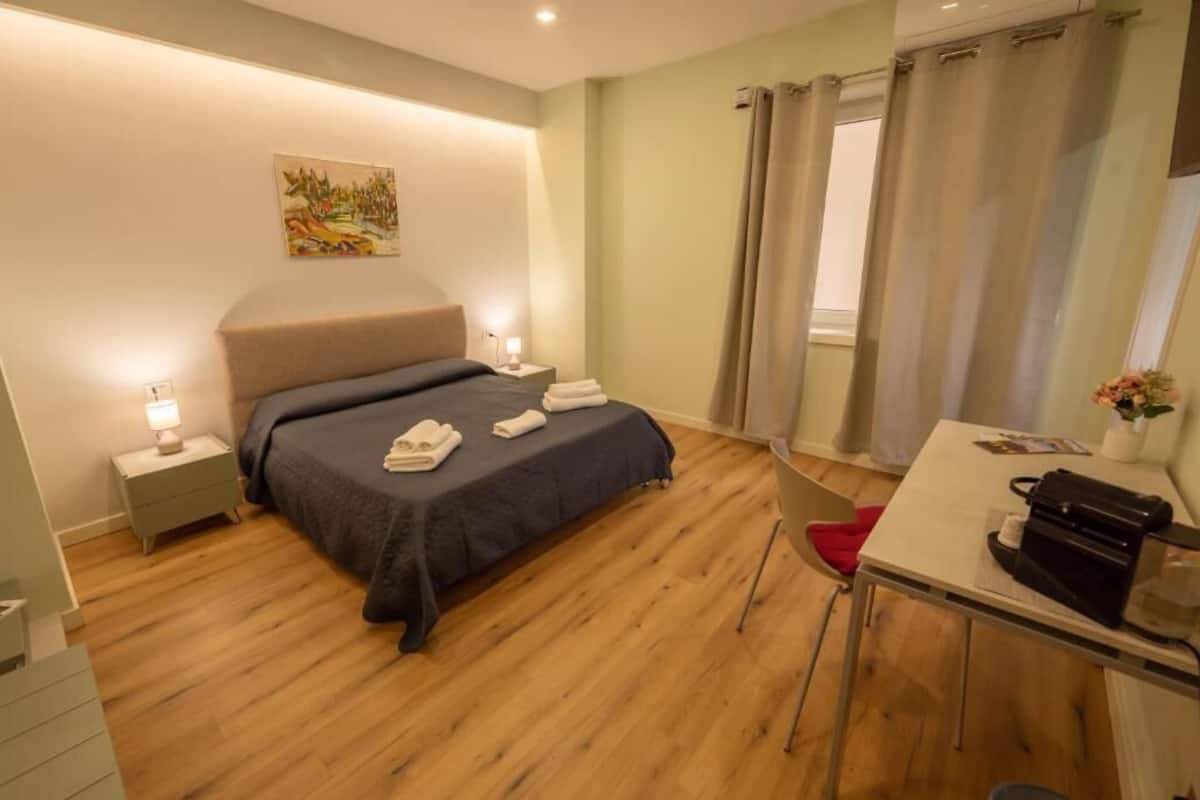 Deluxe Double Room, Courtyard View | Desk, WiFi (free)