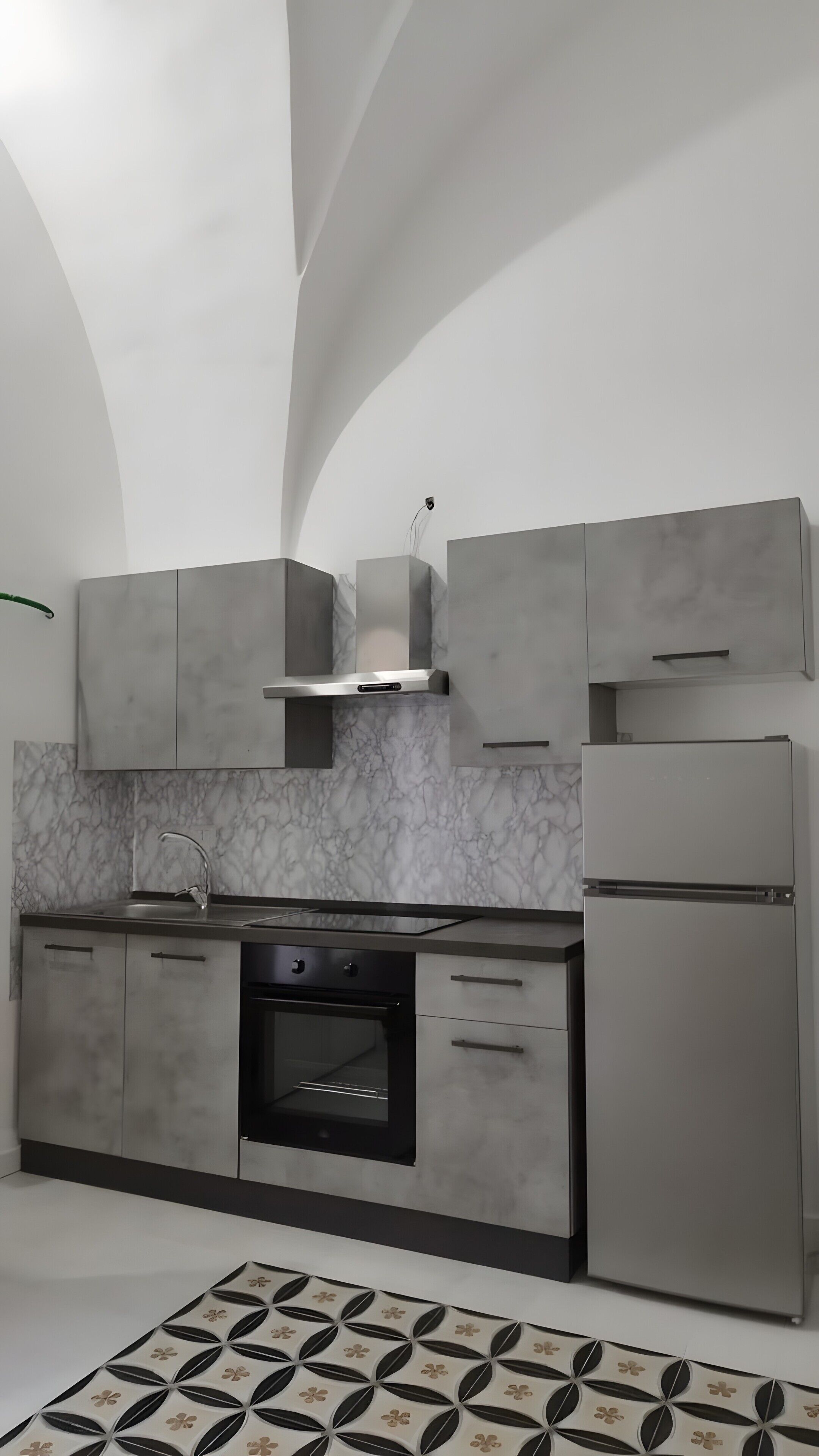 Macchina per tè/caffè, frigorifero, forno, piano cottura