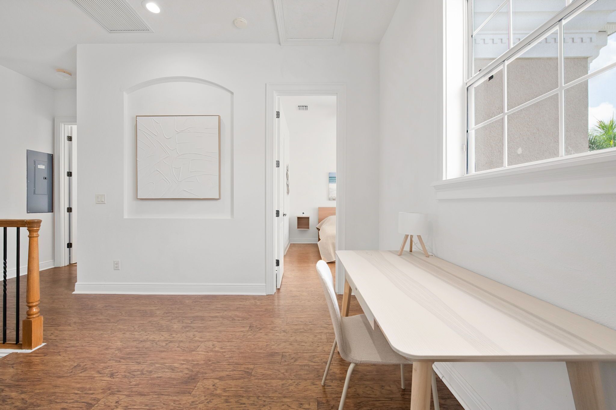 6 bedrooms, desk, iron/ironing board, WiFi (free)