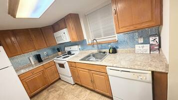 Coffee/tea maker, fridge, microwave, oven