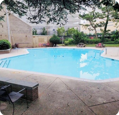 The Beach Gate pool beautiful 1br apt, 2queen beds in the mix of everything DoAC