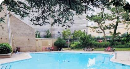 The Beach Gate pool beautiful 1br apt, 2queen beds in the mix of everything DoAC