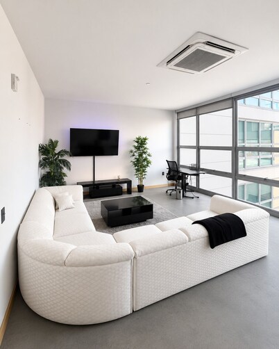 Modern Downtown Loft with Skyline views - Detroit