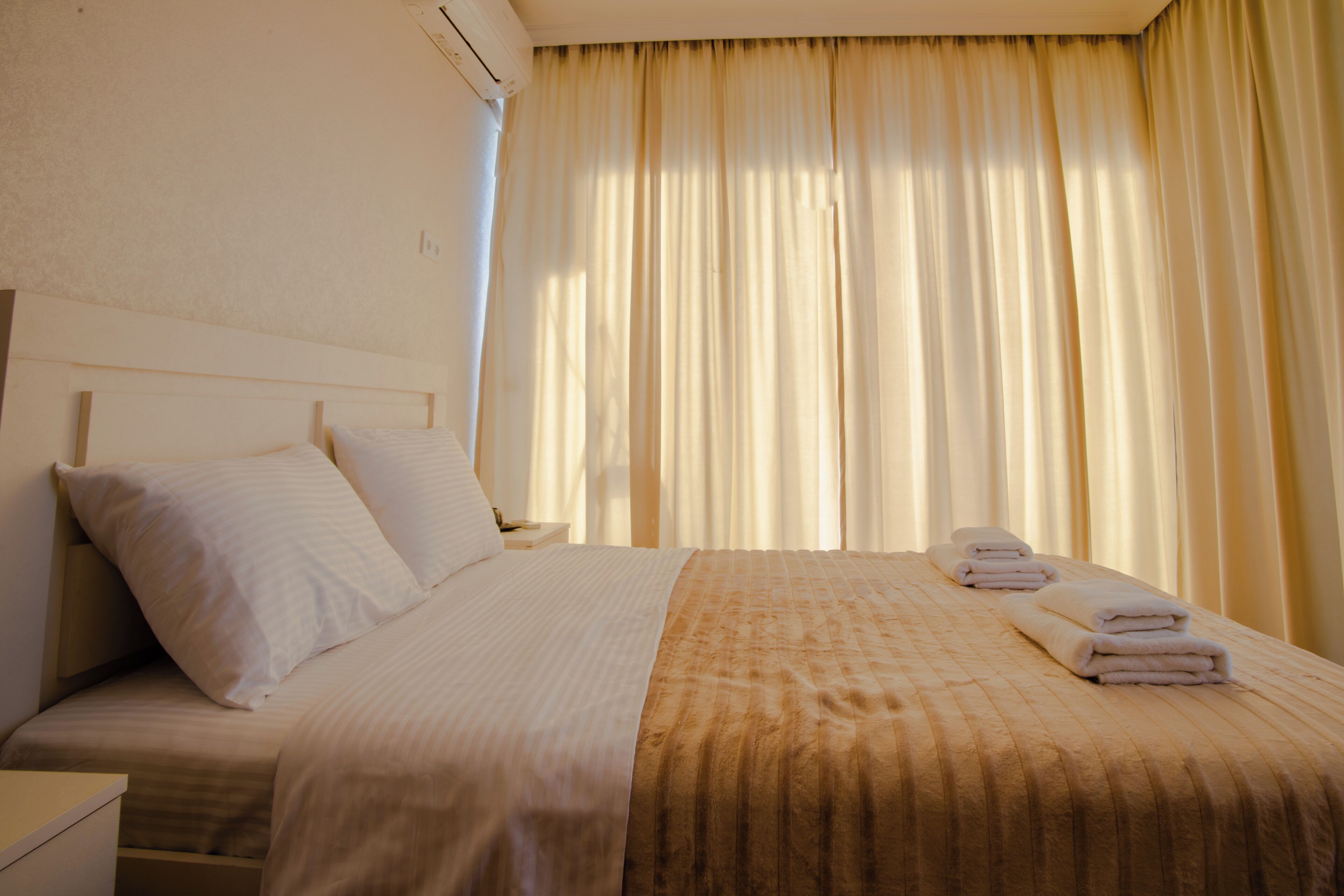 Standard-Doppelzimmer, Balkon, Bergblick | Bügeleisen/Bügelbrett, kostenloses WLAN