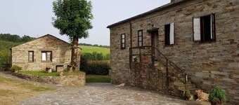 Appartement 'Cortiña' met bergzicht, gedeeld terras en WiFi