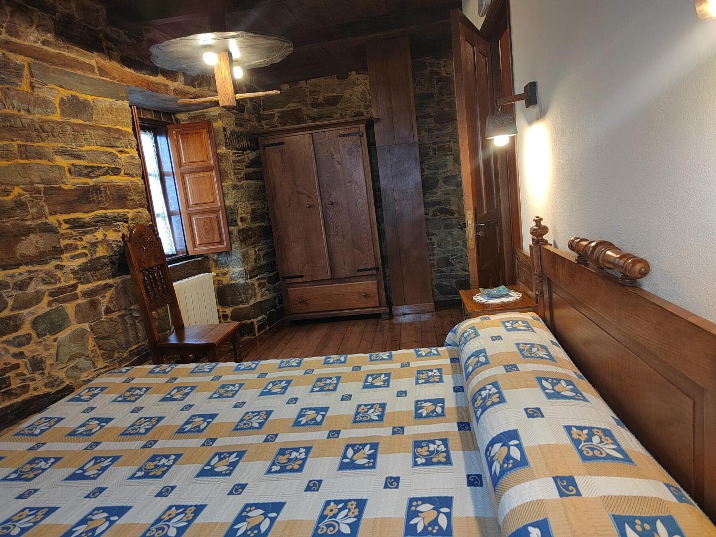 2 dormitorios, tabla de planchar con plancha, wifi y ropa de cama