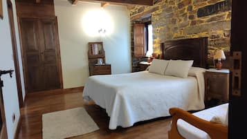 2 dormitorios, tabla de planchar con plancha, wifi y ropa de cama