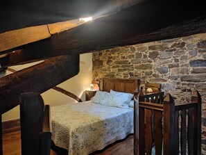 Room - Apartment 'Puleiro' with Mountain View, Shared Terrace and Wi-Fi (Braña)