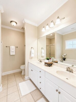 Hair dryer, towels - The Boardtown Walk to Campus by Velvet Ditch Villas (Starkville)