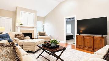 TV, fireplace