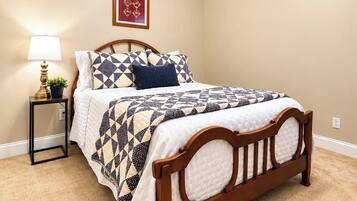 3 bedrooms, iron/ironing board, WiFi (free), bed sheets