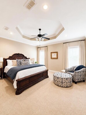 Iron/ironing board, free WiFi, bed sheets - The Boardtown Walk to Campus by Velvet Ditch Villas (Starkville)