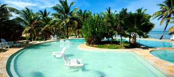 Beachfront Estate Scenic & Private