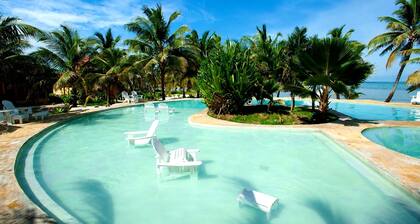 Beachfront Estate Scenic & Private